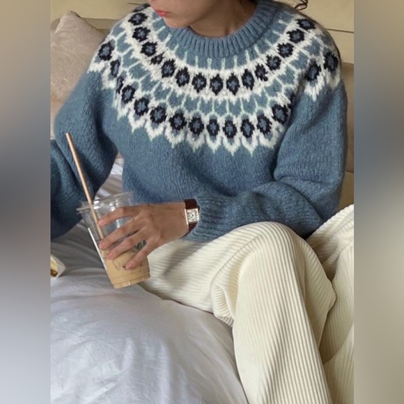 Round Neck Long Sleeve Sweater.      10010041131 - Picture 1 of 5